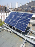瓦屋根に太陽光発電所 - フラット屋根