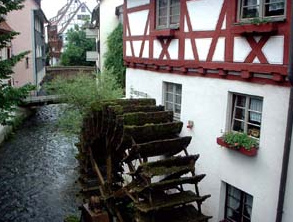 Roue
                              du moulin dans la ville de Ulm en
                              Allemagne