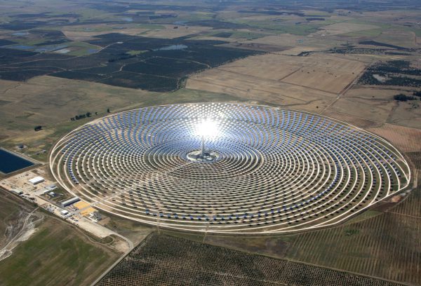 Sonnenthermiekraftwerk Gemasolar
                          in Andalusien, eingeweiht 2011