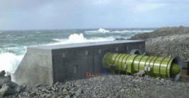 Wellenkraftwerk in Limpet auf der Insel
                        Islay in Schottland, Rckansicht mit Turbine