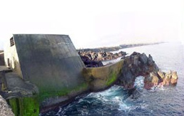 Das
                        Wellenkraftwerk auf den Azoren auf der Insel
                        Pico