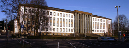 Das Bundesarbeitsgericht (BGA,
                          bis 1999 in Kassel mit dem Bundessozialgericht
                          in einem Bau) stellte 1992 fest, dass die
                          perversen Amalgamhersteller gesundheitliche
                          Schden fahrlssig in Kauf nehmen, und
                          jegliche Aufklrung unterlassen