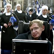 Physiker Hawking mit der Nerven- und
                      Muskelkrankheit Amyotrophe Lateralsklerose. Er
                      scheint derart an die Schul-"Medizin" zu
                      glauben, dass er die Ursache - das Amalgam - nicht
                      finden will...