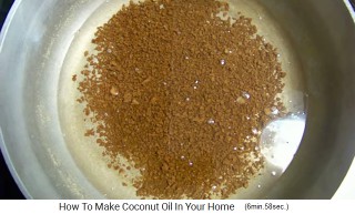 Est el aceite de coco, los residuos se depositan granulados en el suelo