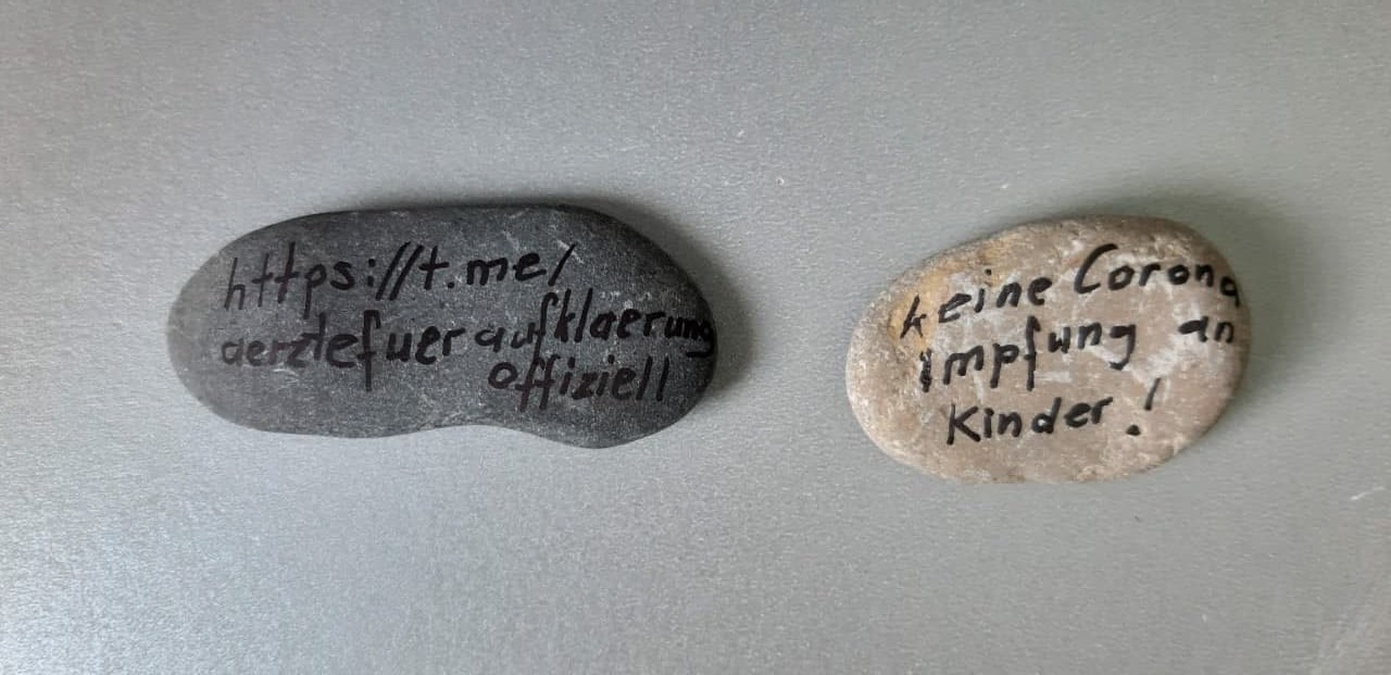 Widerstand Schweiz 11.9.2021:
                    Beschriftete Steine legen