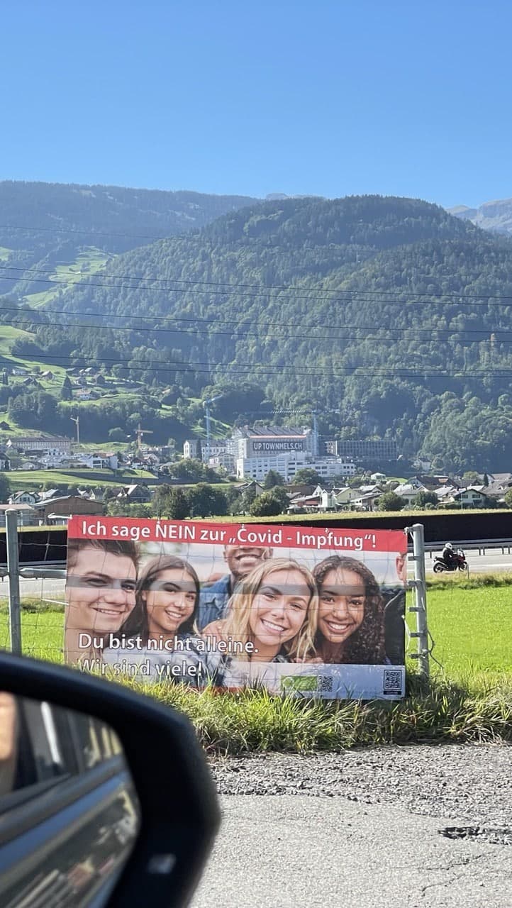 Widerstand Schweiz 28.9.2021: Plakat
                  gegen GENimpfung