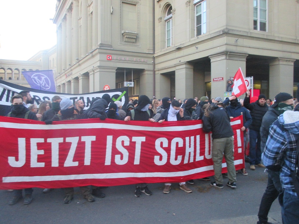 Demo in Bern 22.1.2022: Plakat
                  "JETZT IST SCHLUSS"