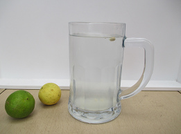Zitronenwasser tglich in
                  einem Halbliterglas (aus einem grossen Bierglas)
                  trinken ist eine optimale Gesundheitsprvention