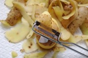 Kartoffelschalen sind ein
                          Element fr das Heilwasser zur Heilung einer
                          entzndeten Leber