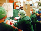 Operation im
            Operationssaal: Die Folgen mit den Narben knnen erheblich
            sein
