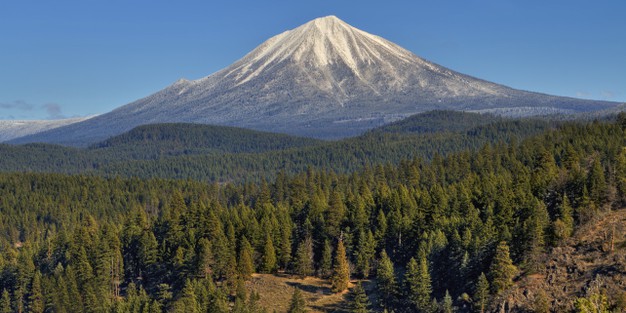 Volcano Mount McLoughlin in Oregon