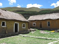 Huser im Hochgebirge
                "Sierra" in Peru ohne Heizung