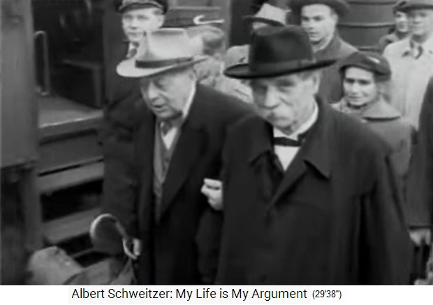 Albert Schweitzer auf auf dem Bahnsteig 1952