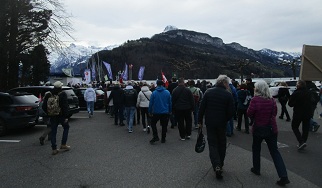 Demo in Brunnen gegen die
                  WHO-Diktatur 9.3.2024 an der Seepromenade 01