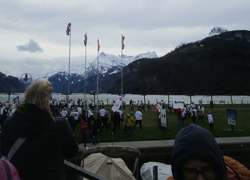 Demo Brunnen 9.3.2024: Die
                  Freiheitstrychler auf der Seewiese 03