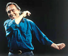 Claudio
                Abbado conducting with a smile in the face