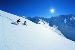 Paarweises Wedeln im Neuschnee
                          [3], das ist lebensgefhrlich und kann immer
                          Neuschneelawinen auslsen, die dann meistens
                          schneller sind als die Skifahrer...