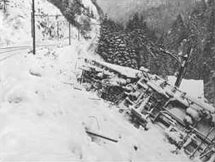 1942
                          wurde ein Eisenbahnwagen der SBB bei
                          Gurtnellen das Lawinenopfer einer Lawine vom
                          Geissberg [20]