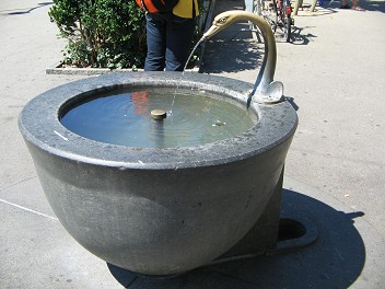 Brunnen am Bürkliplatz,
                            Zürich, Schweiz