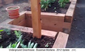 Grubengewchshaus in
                              Bozeman in Montana (Kanada) mit
                              Kaltluftgraben mit Einbuchtungen fr die
                              Erreichbarkeit der Pflanzen