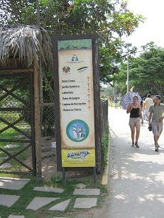 Zoo "Legendenpark" in Lima San
                          Miguel, Wegweisertafel
