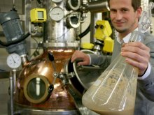 Erfinder Timo
              Broeker: Aus altem Brot wird Brennstoff Bioethanol