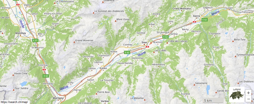 Cantone di Vallese
                    (Svizzera): il Rodano violentato: fiume ristretto,
                    impianti industriali e autostrada costruiti accanto
                    ad esso, in modo che tutta la natura fugga