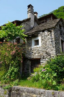 Trockenmauerhaus Rustico in Vogorno, Tessin