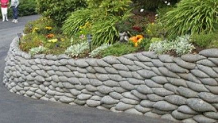 Cement bag wall with eye-shaped bags