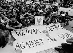 Asociacin de veteranos de la Guerra de Vietnam:
                manifestacin 01 con una manifestacin sentada