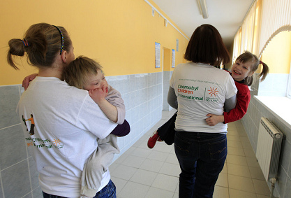 2. In dem Heim in Vesnova leben rund
                              140 Kinder mit verschiedenen geistigen und
                              krperlichen Behinderungen.