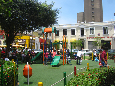 Playground with little
                          children's castle and an artificial lawn 01 in
                          Kennedy Park in Lima-Miraflores (installed in
                          about 2010)