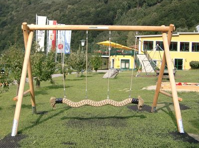 Long swing 02 with a thick rope and
                            with many ropes and a protection mat for the
                            lawn, Schloegen, Austria