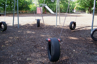 Vertical tire swing 03: hexagon
                                tire swing on a woodchip ground near
                                Ebert School in Bremerhaven, Germany