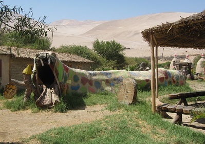 Playground snake 02 made of a trunk,
                              frontal view, on Hari Krishna farm
                              "Eco Truly" in Lluta Valley near
                              Arica in Chile