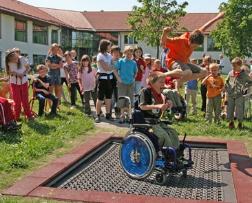 Trampoline 17:
                            rectangular submersible trampoline at the
                            school of Rohrdorf, region of Rosenheim,
                            Germany