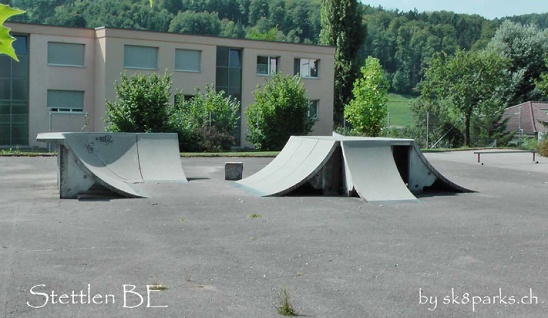 Skatepark 34: skater ramps in
                              Stettlen with a curving and a combined
                              platform, canton of Berne, Switzerland