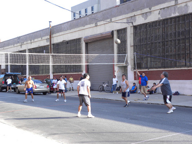 Street-Volleyball 02
                              in Brooklyn District in New York, criminal
                              "USA"