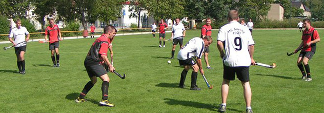 Hockey en un csped con
                          hombres, MSV Bautzen, sin guantes