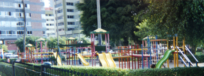 Burgen-Spielplatz im Kennedypark in
                              Lima-Miraflores, Peru