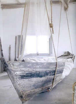 Fliegendes Bett /
                            schwebendes Bett 02 in Form eines Schiffes