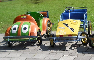 Go-Cart ausleihen 02,
                              Ejido-Park, Quito, Ecuador, Foto mit einem
                              VW Kfer mit Augen