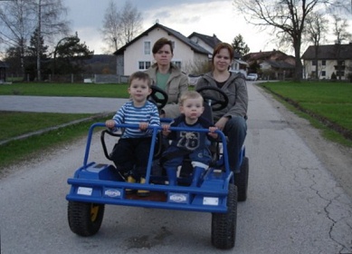 Go-Cart fr 4
                              Personen mit zwei Lenkrdern, Rutzenmoos,
                              sterreich