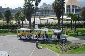 Weisse
                                        Parkeisenbahn im Muralla-Park
                                        (parque Muralla) in Lima, Peru