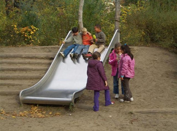 Wilhelm-Hauff primary
                  school in Berlin, large slide in the play ground