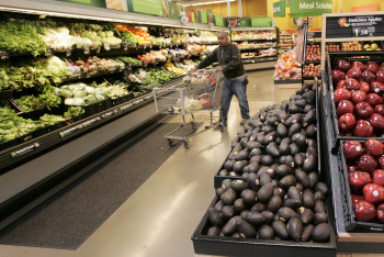 Una hilera de
                        verduras, en ingls: "aisle of
                        produce" o "aisle of vegetables",
                        aqu en un supermercado "Wal Mart" en
                        Little Rock, Arkansas, "EUA"