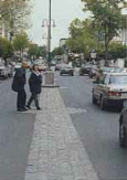 Hennef, Frankfurterstrasse,
                        der Mittelstreifen ist auch fr
                        RollstuhlfahrerInnen breit genug