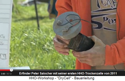 Peter Salocher zeigt seine Apparatur, mit
                          der er vor 3 Jahren 2011 begann