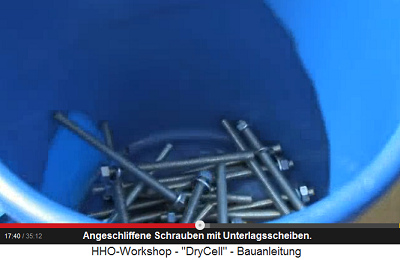 Die angeschliffenen Schrauben landen mit
                          Unterlagsscheiben in einem K�bel