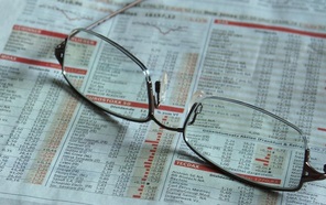 Brille mit Zeitung